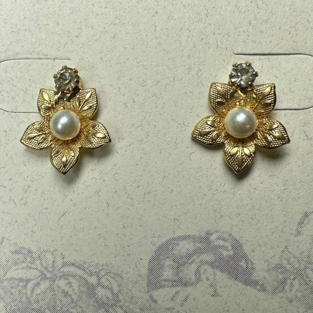 Vintage Pearl and Rhinestone Flower Studs